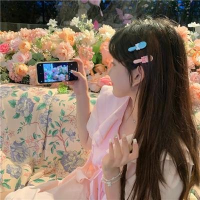 黑暗中的两个人